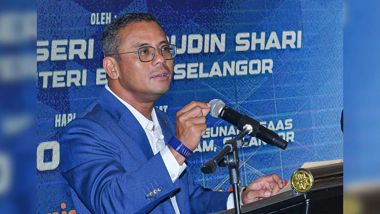 SHAH ALAM, 9 Ogos -- Menteri Besar Selangor Datuk Seri Amirudin Shari berucap ketika hadir pada Pelancaran dan Penyerahan Tawaran Geran Penyelidikan dan Inovasi Pembangunan Negeri Selangor 2026 di Bangunan Setiausaha Kerajaan Negeri Selangor hari ini.  --fotoBERNAMA (2026) HAK CIPTA TERPELIHARA