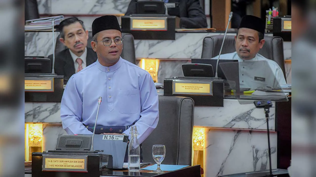 SHAH ALAM, 7 Ogos -- Menteri Besar Selangor Datuk Seri Amirudin Shari membentangkan Rancangan Selangor Kedua (RS-2) sempena Mesyuarat Kedua Persidangan Penggal Keempat Dewan Undangan Negeri (DUN) Selangor ke-15 di Dewan Negeri Selangor, hari ini.  --fotoBERNAMA (2026) HAK CIPTA TERPELIHARA    SHAH ALAM, Aug 7 -- Selangor Menteri Besar Datuk Seri Amirudin Shari presents the Second Selangor Plan (RS-2) during the Second Meeting of the Fourth Term of the 15th Selangor State Legislative Assembly at the Selangor