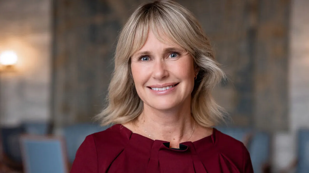 Anne Lindboe (H) was born in Sarpsborg in 1971 and grew up in the Municipality of Re in the county of Vestfold. She has three children and lives in the Nordre Aker District in Oslo._Oslo kommune