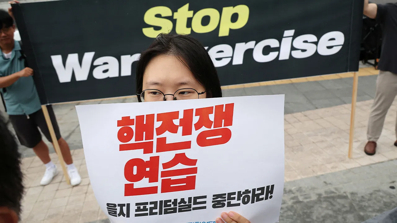 Anti-war protesters attend a rally calling for a halt to the annual Ulchi Freedom Shield joint military exercises between South Korea and the United States, in front of the U.S. Embassy in Seoul, South Korea, August 17, 2026. REUTERS/Kim Hong-Ji