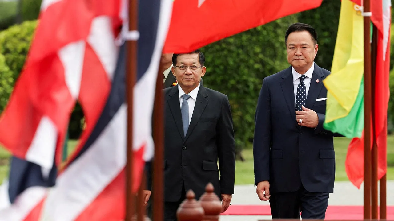 Thailand's Prime Minister Anutin Charnvirakul and Myanmar's President Min Aung Hlaing attend a welcoming ceremony at the Government House in Bangkok, Thailand, August 6, 2026. REUTERS/Athit Perawongmetha 
