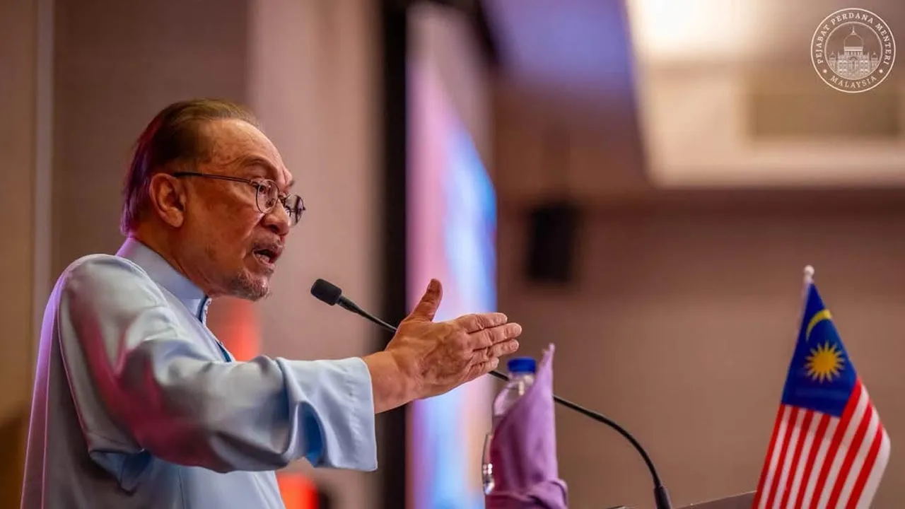 Anwar Ibrahim, FELDA, kesilapan lalu