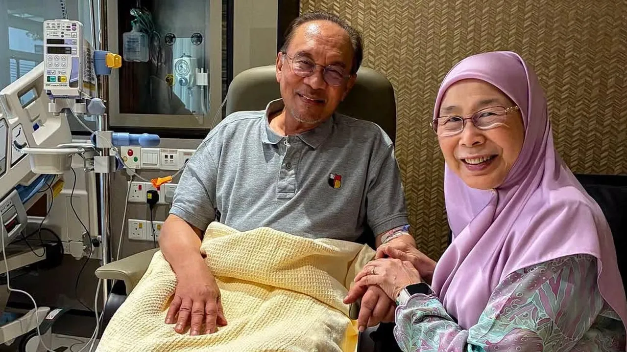 Anwar Ibrahim, Wan Azizah -- FB Anwar Ibrahim