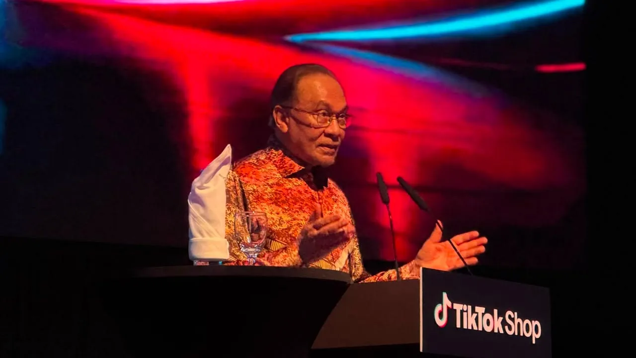 Datuk Seri Anwar Ibrahim , e-dagang -- AWANI