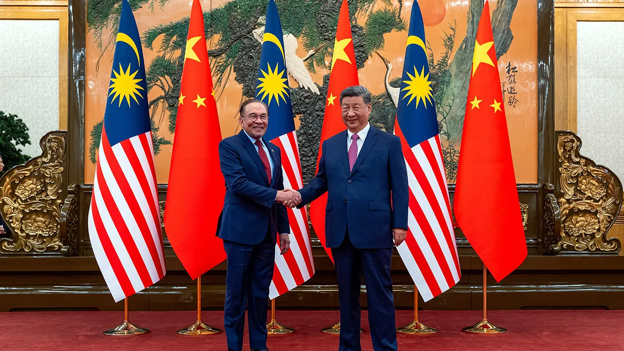 BEIJING, Sept 2 -- Malaysian Prime Minister Datuk Seri Anwar Ibrahim meets Chinese President Xi Jinping during a courtesy call at the Great Hall of the People here on Tuesday.  -- fotoBERNAMA (2025) COPYRIGHT RESERVED