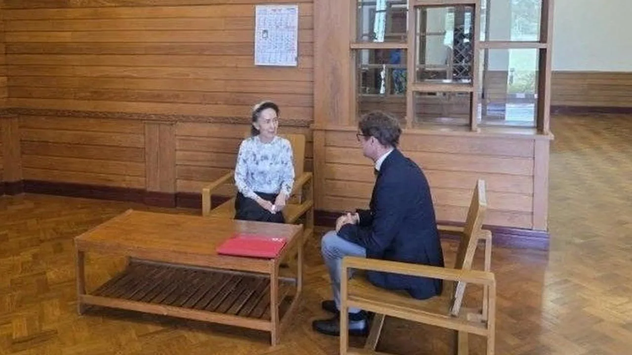 Myanmar's detained former leader Aung San Suu Kyi meets Myanmar's Resident Representative and Head of Delegation for the International Committee of the Red Cross (ICRC) Arnaude de Baecque, in Naypyidaw, Myanmar August 3, 2026. Khine Khine Soe, Myanmar Government spokesperson/Handout via REUTERS