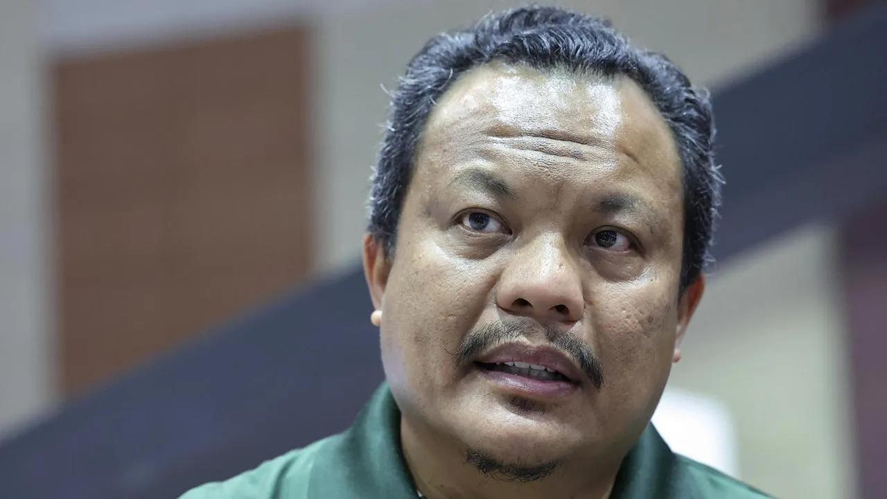 SERDANG, 30 Ogos - Pengurus Besar Persatuan Nelayan Kebangsaan (NEKMAT) Azrin Shah Ismail bercakap ketika sesi temu bual bersama BERNAMA sempena Pameran Pertanian, Hortikultur dan Agropelancongan Malaysia (MAHA) 2026 di Laman Padi, Taman Ekspo Pertanian Malaysia (MAEPS) hari ini. - fotoBERNAMA (2026) HAK CIPTA TERPELIHARA