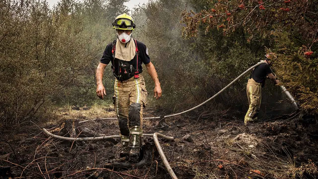 Firefighter work to extinguish wildfires at Hautes Fagnes near Waimes, Belgium, Sunday, Aug. 16, 2026. (Photo AP/Valentin Bianchi)