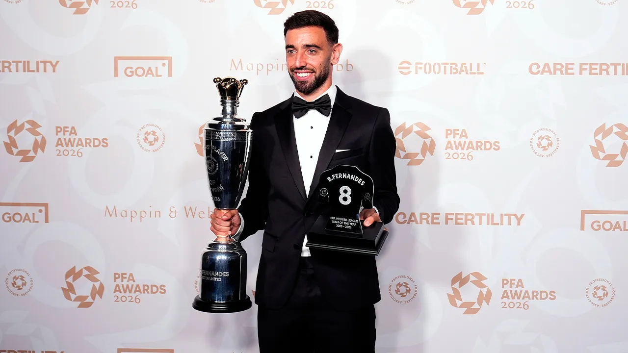 Bruno Fernandes with his PFA players player of the year award during the PFA Awards 2026 at Manchester Opera House, Manchester, England, Tuesday Aug. 25, 2026. (Peter Byrne/PA via AP)