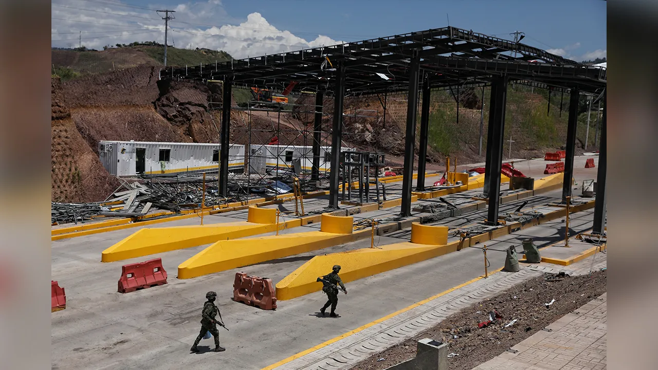 Soldiers walk through a toll plaza along the Pan-American Highway damaged in a car bomb explosion that the army blamed on FARC dissident groups in Santander de Quilichao, Colombia, Saturday, Aug. 8, 2026. (AP Photo/Santiago Saldarriaga)