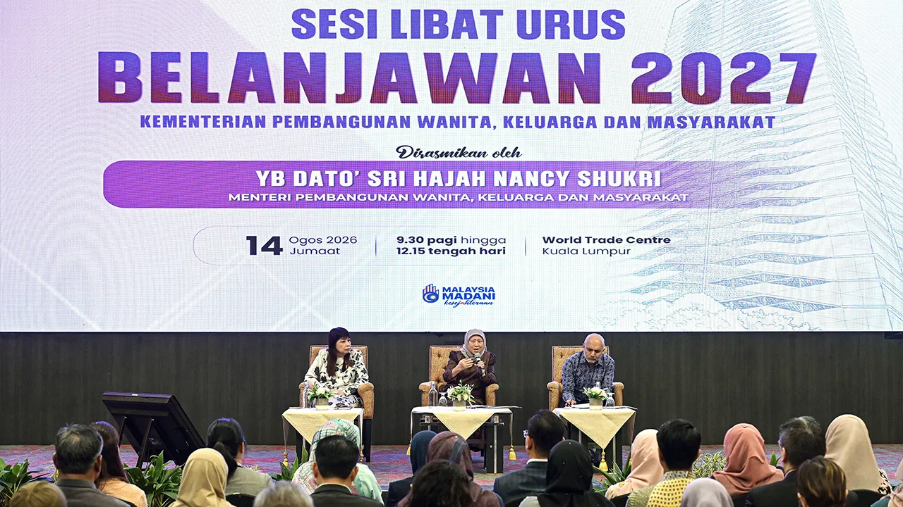 KUALA LUMPUR, 14 Ogos -- Menteri Pembangunan Wanita, Keluarga dan Masyarakat Datuk Seri Nancy Shukri ketika sesi dialog bersama wakil-wakil NGO pada Sesi Libat Urus Belanjawan 2027 Kementerian Pembangunan Wanita, Keluarga dan Masyarakat di Pusat Dagangan Dunia Kuala Lumpur (WTCKL) hari ini.  Turut hadir, Timbalan Pembangunan Wanita, Keluarga dan Masyarakat Lim Hui Ying (kiri).  -- fotoBERNAMA (2026) HAK CIPTA TERPELIHARA