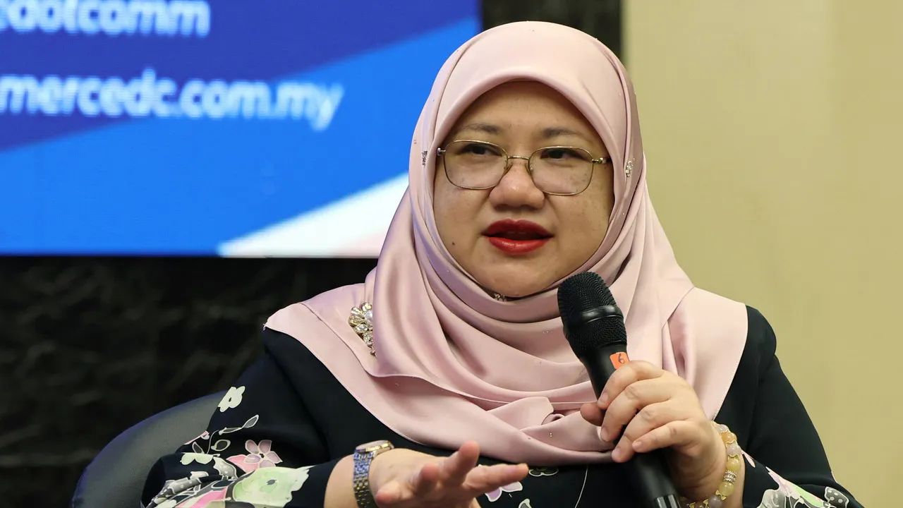 PUTRAJAYA, 20 Nov -- Ketua Audit Negara Datuk Seri Wan Suraya Wan Mohd Radzi semasa Sesi Dialog Integriti "Tatakelola dan Tadbir Urus Beretika dari Sudut Ketua Audit Negara di sebuah hotel hari ini.  --fotoBERNAMA (2024) HAK CIPTA TERPELIHARA