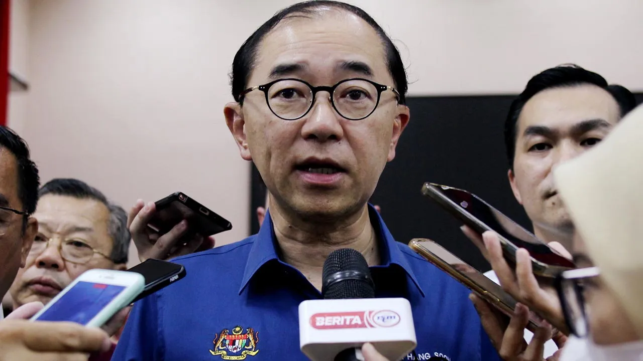 KUALA KANGSAR, 23 Sept -- Timbalan Menteri Pendidikan Datuk Dr Mah Hang Soon ketika ditemui media pada Majlis Perasmian Galeri Tsung Wah di Sekolah Menengah Jenis Kebangsaan Tsung Wah hari ini.  --fotoBERNAMA (2022) HAK CIPTA TERPELIHARA