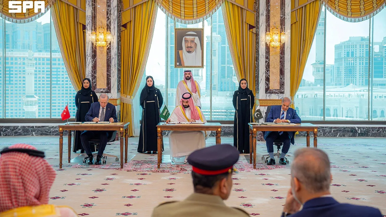 Turkish President Tayyip Erdogan, Saudi Crown Prince Mohammed bin Salman, and Pakistan's Prime Minister Shehbaz Sharif sign a joint defence agreement in Mecca, Saudi Arabia, August 7, 2026. Saudi Press Agency/Handout via REUTERS