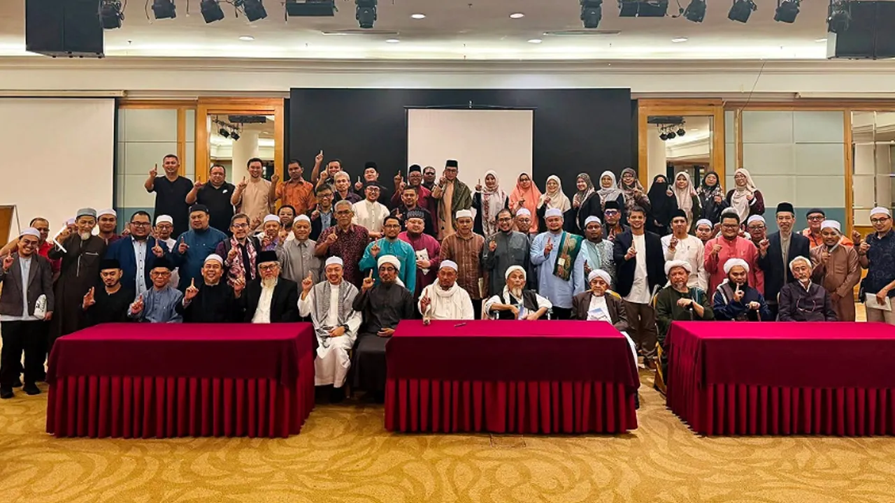 Sumber: FB Dr Mujahid Yusof Rawa