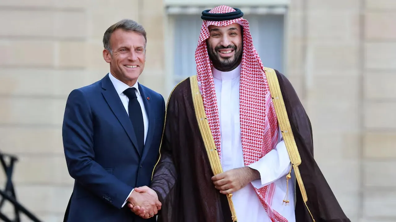French President Emmanuel Macron shakes hands with Saudi Crown Prince Mohammed bin Salman as he arrives for a meeting at the Elysee Palace in Paris, France, August 24, 2026. REUTERS/Stephanie Lecocq