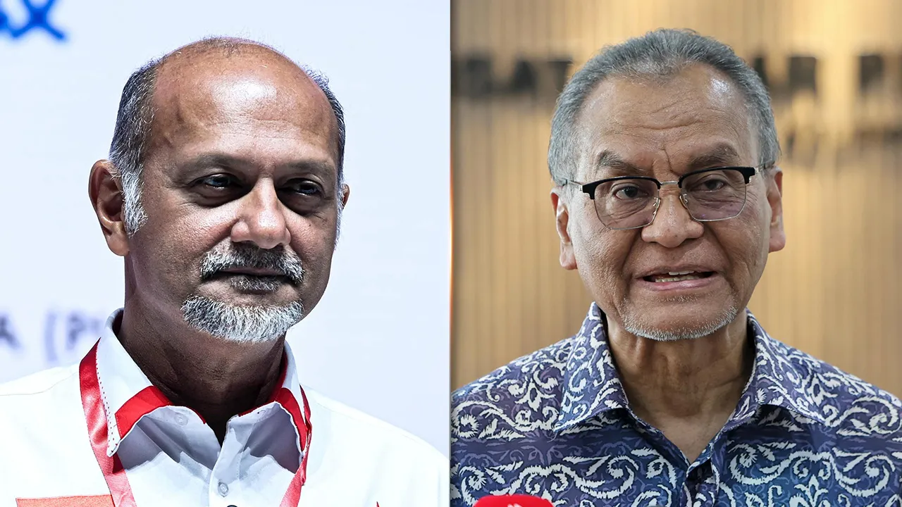  Menteri Kesihatan Datuk Seri Dr Dzulkefly Ahmad, Pengerusi Kebangsaan DAP, Gobind Singh Deo -- BERNAMA