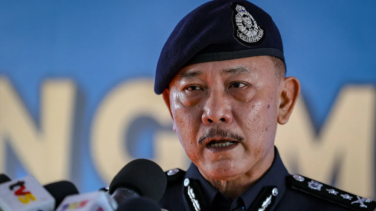 ISKANDAR PUTERI, 22 Mei -- Pemangku Ketua Polis Johor DCP Hoo Chuan Huat bercakap pada sidang media di Ibu Pejabat Polis Daerah Iskandar Puteri, hari ini.  Polis Johor berjaya membongkar sebuah makmal haram memproses dadah serta merampas katrij vape bernilai RM16.40 juta dalam satu operasi khas pada 18 Mei lalu.  --fotoBERNAMA (2026) HAK CIPTA TERPELIHARA