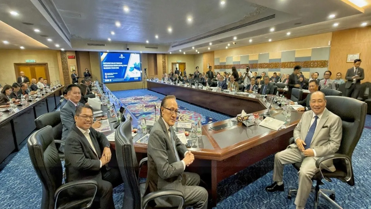Hajiji Noor -- BERNAMA/Jabatan Ketua Menteri Sabah