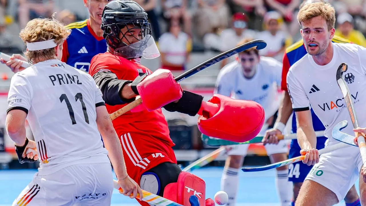Meskipun tewas 1-5 kepada juara bertahan, Jerman, pada aksi pertama Kumpulan B, FIH Hoki Piala Dunia Belgium dan Belanda 2026 di Arena Hoki Belfius hari ini, Penjaga Gol Skuad Senior Lelaki Kebangsaan, Muhammad Zaimi Mat Deris layak diberi pujian kerana menampilkan aksi cemerlang dalam menidakkan deretan percubaan bahaya pasukan di ranking ke-5 dunia itu. Malaysia akan meneruskan perlawanan kedua menentang Perancis pada 17 Ogos ini sebelum melengkapkan saingan Kumpulan B -- FB Malaysian Hockey Confederation