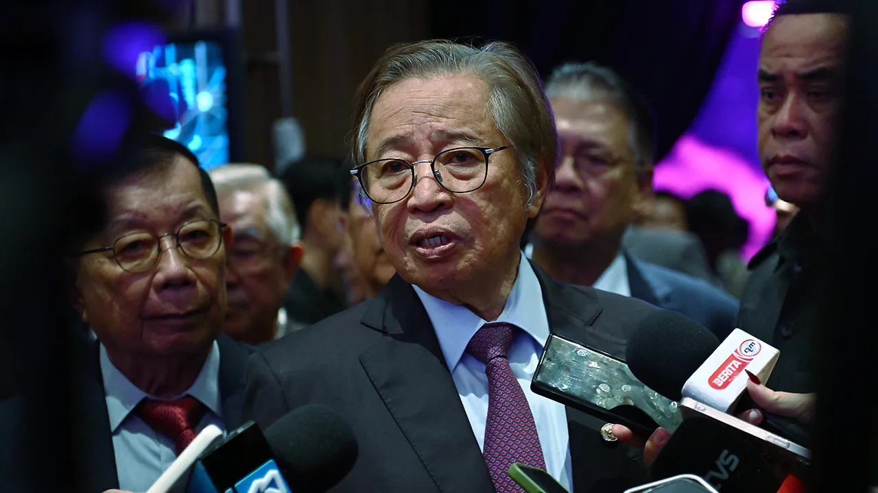 KUCHING, 17 Ogos -- Premier Sarawak Tan Sri Abang Johari Tun Openg ditemui pemberita selepas melancarkan "Sarawak Sovereign Artificial Intelligence Infrastructure Platform" di sini, hari ini.  --fotoBERNAMA (2026) HAK CIPTA TERPELIHARA