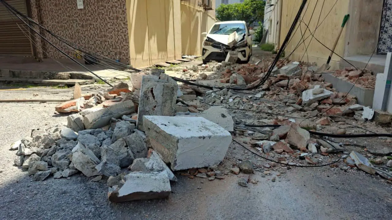 Building Roof Collapses on Jalan Green Hall. Picture Credit: Foo Yu Keong MBPP Councillor.