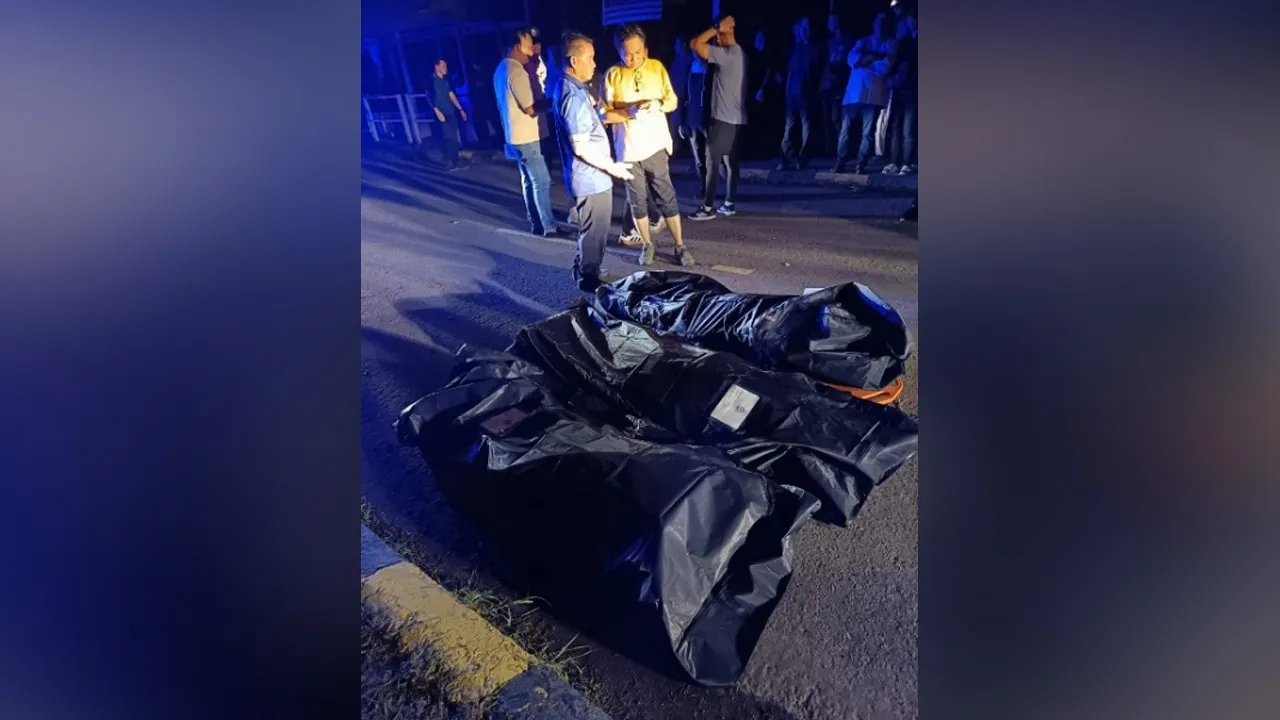 KOTA KINABALU, 7 Ogos (Bernama) -- Jenazah tiga anggota polis yang maut dipercayai akibat renjatan elektrik dalam kejadian di Beaufort, semalam dibawa ke Jabatan Forensik Hospital Queen Elizabeth di sini, awal pagi ini dari Hospital Beaufort untuk menjalani bedah siasat.