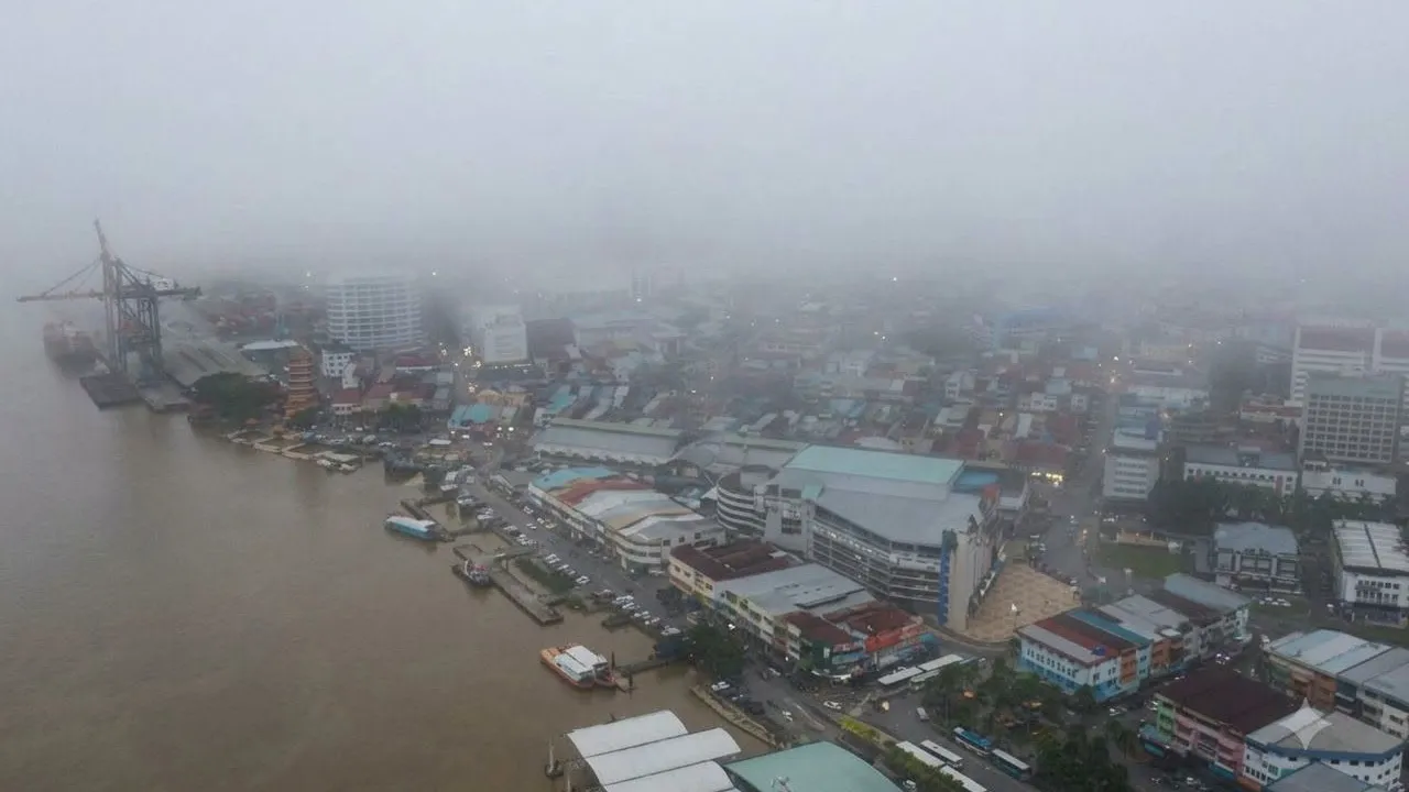 Jerebu Dah Sampai Sibu, Jangan Tunggu Sampai Teruk Baru Berjaga-jaga  Jerebu rentas sempadan kini turut memberi kesan kepada beberapa kawasan di Sarawak, termasuk Sibu._FB Sibu Terkini