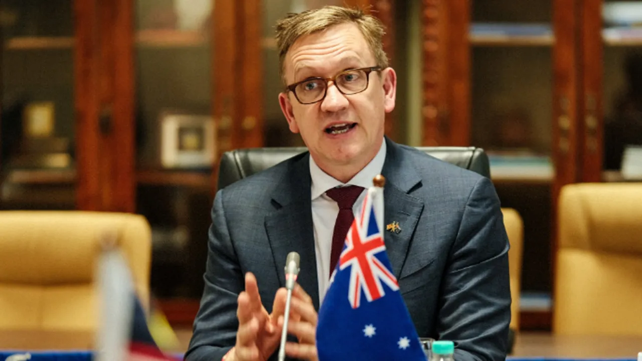 Higher education has long been one of the strongest bridges between nations.  Honoured to welcome The Hon. Julian Hill MP @julianhillmp ,  Assistant Minister for International Education and Assistant Minister for Citizenship, Customs and Multicultural Affairs, Australia and the Australian delegation for a constructive discussion on strengthening the enduring Malaysia–Australia partnership in higher education.