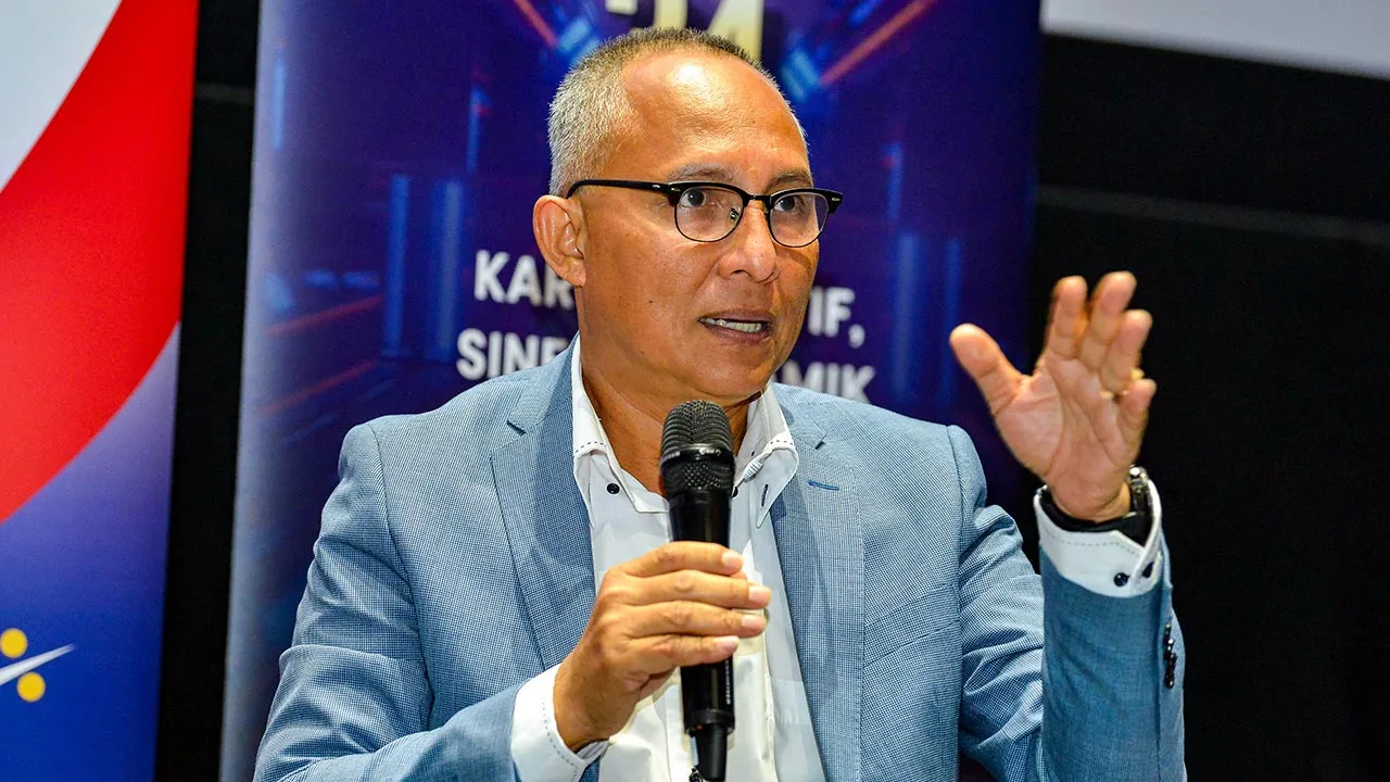 KUALA LUMPUR, 21 Okt -- Presiden Persatuan Penerbit Televisyen Malaysia (PTVM), Datuk Jurey Latiff Rosli (kanan) pada sidang media ASEAN Film dan TV Summit (AFTS) 2025 di FINAS Hulu Kelang hari ini.  AFTS 2025 akan berlangsung bermula 28 hingga 30 Oktober ini.  -- fotoBERNAMA (2025) HAK CIPTA TERPELIHARA