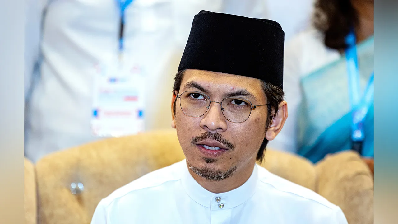 MELAKA, 14 Ogos -- Ketua Angkatan Muda Keadilan, Kamil Munim bercakap pada sidang media ketika Kongres Nasional Angkatan Muda Keadilan (AMK) dan Wanita 2026 di Pusat Dagangan Antarabangsa Melaka (MITC) Ayer Keroh hari ini.  --fotoBERNAMA (2026) HAK CIPTA TERPELIHARA