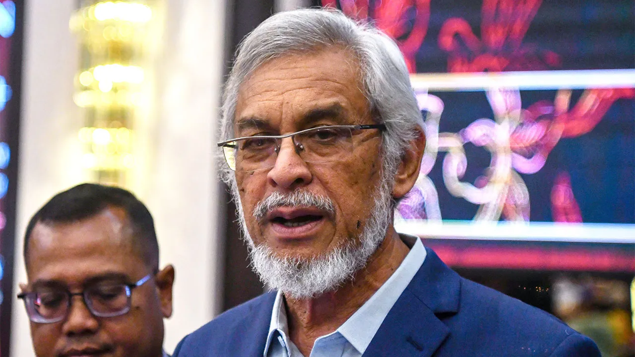 KOTA BHARU, 10 Ogos -- Pengerusi Lembaga Kemajuan Pertanian Kemubu (KADA), Khalid Abdul Samad ditemui pemberita selepas Majlis Anugerah Perkhidmatan Cemerlang (APC) 2025 Lembaga Kemajuan Pertanian KADA hari ini.  --fotoBERNAMA (2026) HAK CIPTA TERPELIHARA