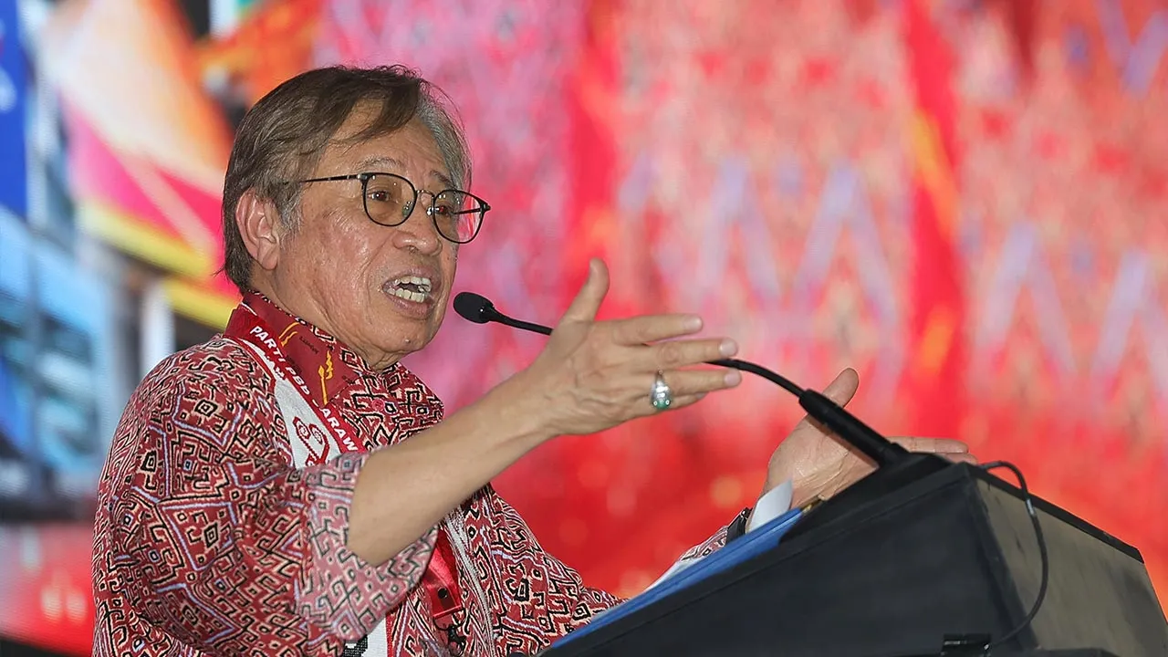BETONG, 1 Ogos -- Premier Sarawak yang juga Presiden Parti Pesaka Bumiputera Bersatu (PBB) Tan Sri Abang Johari Tun Openg menyampaikan ucapan pada Konvensyen Khas PBB Zon Betong hari ini.  -- fotoBERNAMA (2026) HAKCIPTA TERPELIHARA   BETONG, Aug 1 -- Sarawak Premier and Parti Pesaka Bumiputera Bersatu (PBB) president Tan Sri Abang Johari Tun Openg delivers a speech at the PBB Betong Zone Special Convention today.  -- fotoBERNAMA (2026) COPYRIGHT RESERVED