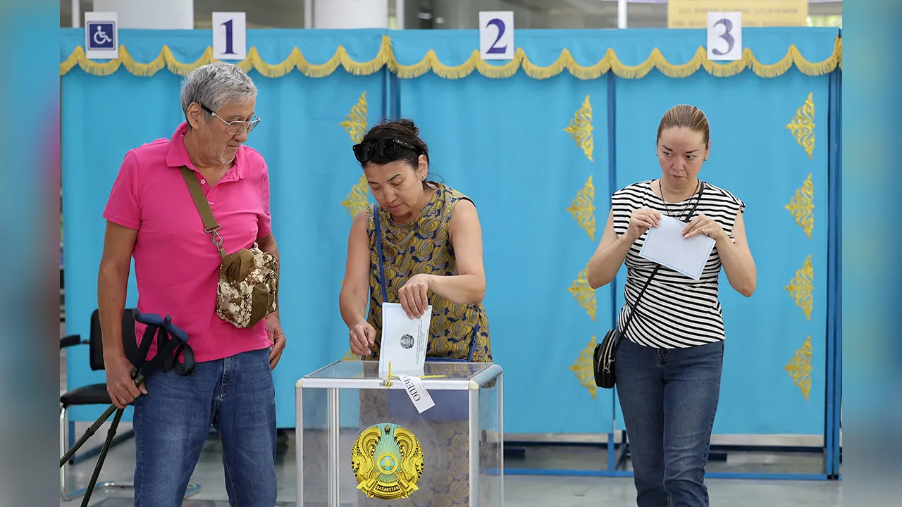 Voters visit a polling station during a snap parliamentary election in Almaty, Kazakhstan, August 23, 2026. REUTERS/Pavel Mikheyev