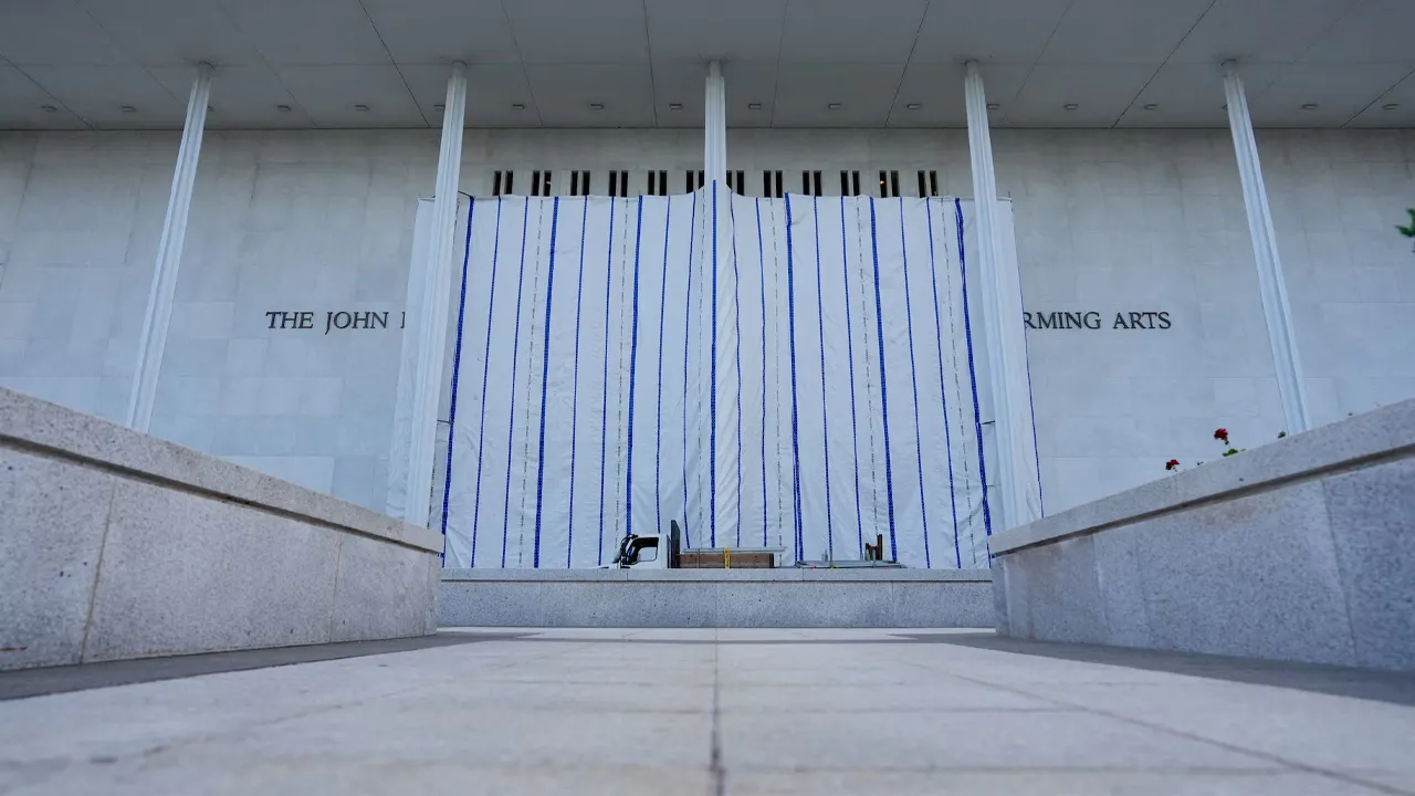 A tarp covers the facade of the John F. Kennedy Memorial Center for the Performing Arts, following a federal judge’s order to remove U.S. President Donald Trump's name from the institution, in Washington, D.C., U.S., June 13, 2026. REUTERS/Ken Cedeno/File Photo