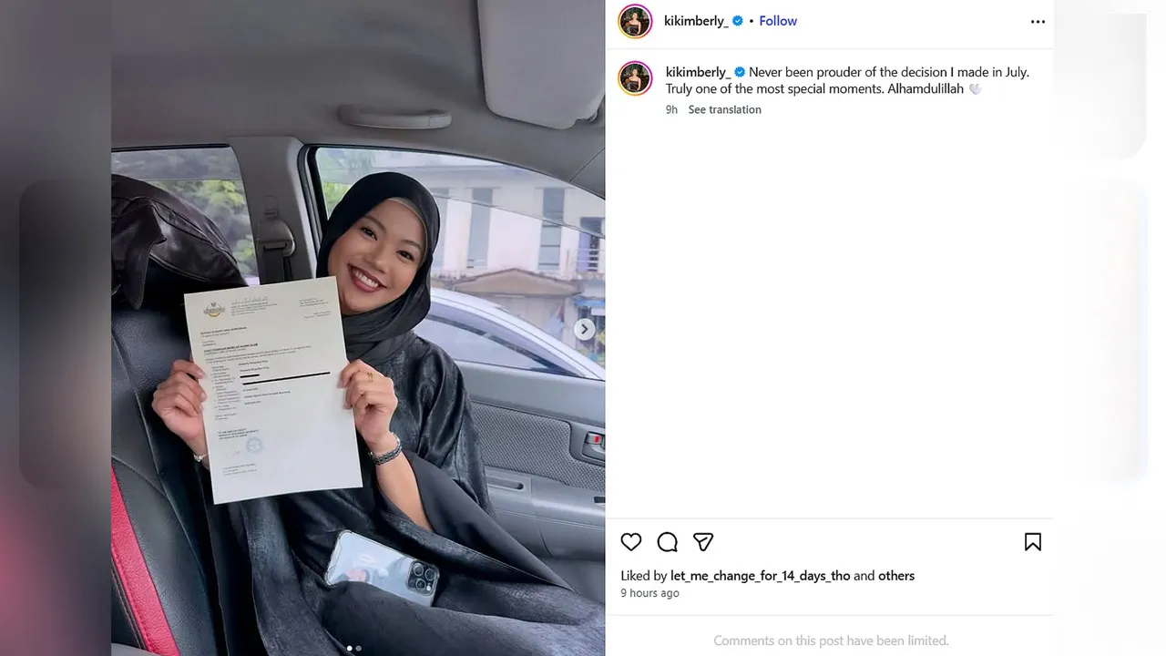 Bekas penerjun wanita negara, Kimberly Bong Qian Ping, mencuri perhatian selepas mengumumkan dirinya telah memeluk agama Islam Julai lalu._Stadium Astro
