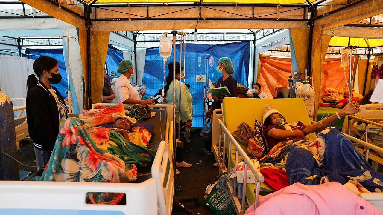 Patients are treated in makeshift tents outside the Ben Mboi Manggarai regional hospital in the aftermath of an earthquake, in Ruteng, Manggarai regency, East Nusa Tenggara province, Indonesia, August 17, 2026. REUTERS/Willy Kurniawan