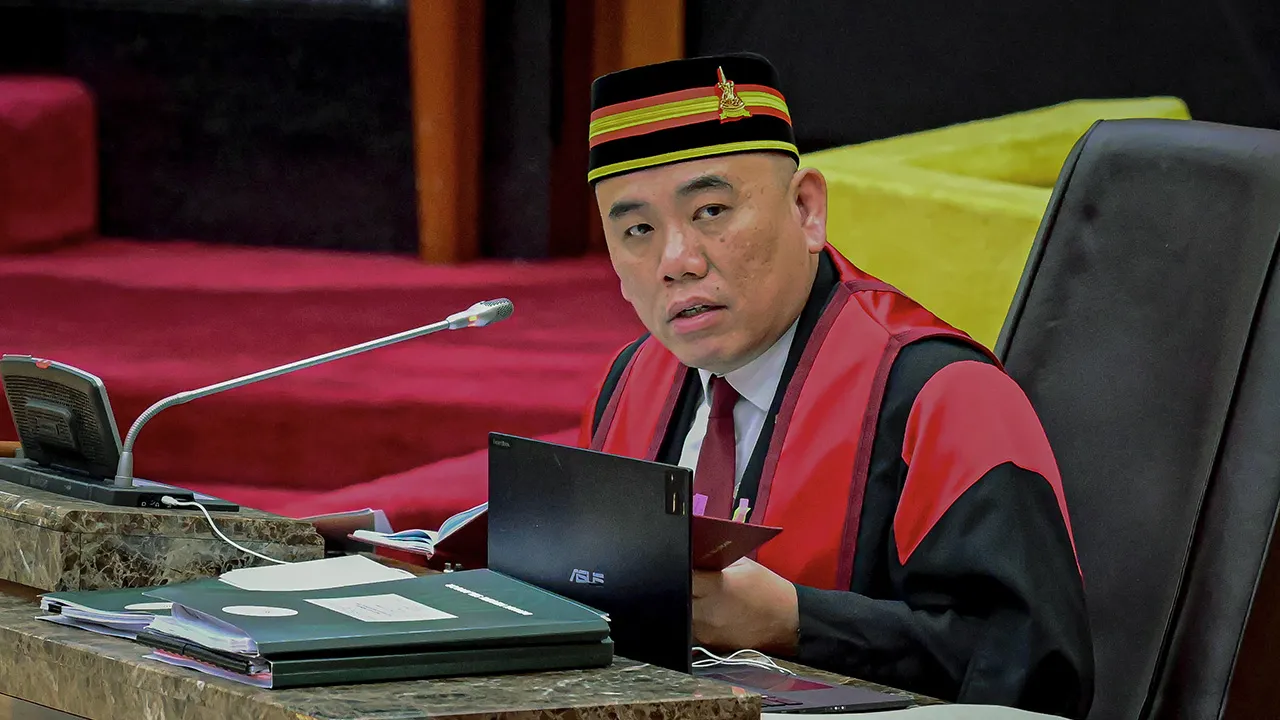 SHAH ALAM, 28 April -- Speaker Dewan Negeri Selangor Lau Weng San ketika mempengerusikan Mesyuarat Pertama Persidangan Penggal Keempat Dewan Undangan Negeri Selangor Yang Ke - 15 Tahun 2026 di Dewan Negeri Selangor hari ini  -- fotoBERNAMA (2026) HAK CIPTA TERPELIHARA