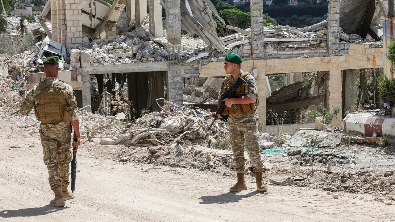 FILE PHOTO: Lebanese soldiers stand guard in the town of Zawtar al-Gharbiyeh, after the withdrawal of Israeli forces under a US-mediated plan, in southern Lebanon, July 26, 2026. REUTERS/Aziz Taher/File Photo