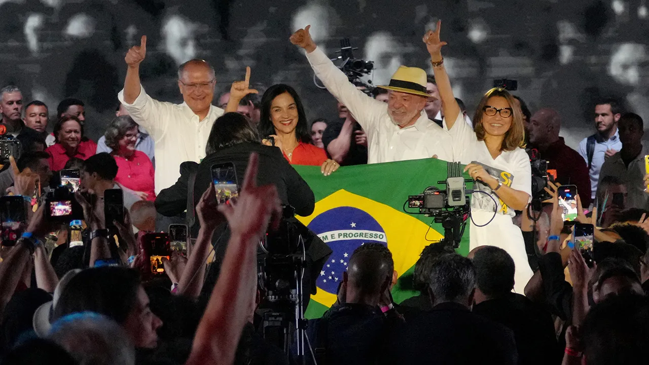 Brazilian President Luiz Inacio Lula da Silva attends a Workers' Party (PT) convention along with Brazil's Vice President and candidate Geraldo Alckmin, during Lula's nomination as a candidate to run for his fourth term in October's presidential election, in Sao Paulo, Brazil, August 2, 2026. REUTERS/Alexandre Meneghini