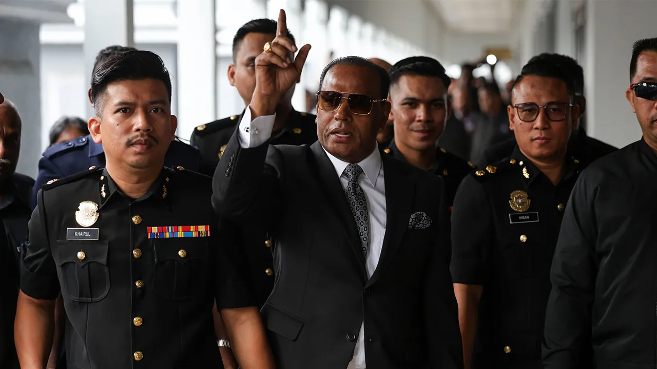 Kuala Lumpur , 28 Ogos 2026.Bekas Menteri Sumber Manusia , Datuk Seri M Saravanan tiba di pekarangan Kompleks Mahkamah Kuala Lumpur.Astro AWANI / SHAHIR OMAR