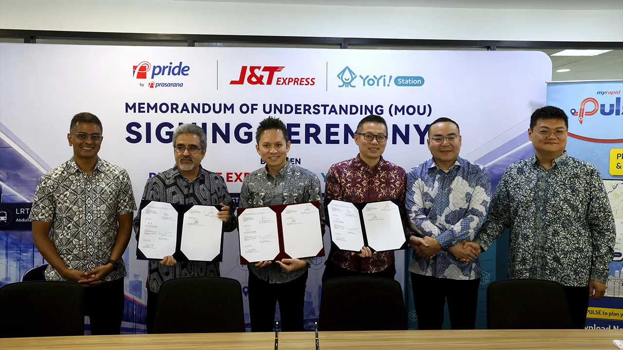 KUALA LUMPUR, 6 Ogos -- Majlis menandatangani perjanjian persefahaman (MoU) antara J&T Express, Pride Prasarana dan Yoyi Station di Ibu Pejabat J&T Express, KL Eco City hari ini.  Majlis dihadiri (dari kiri) Pengurus Besar Pride, Ashok Panchalingam, Ketua Pegawai Eksekutif Pride, Syed Redza Algadrie Syed Hassan, Naib Presiden J&T Express, Vincent Low, Pengarah Operasi J&T Express, Song Long, Pengurus Pengurusan Yoyi Station, Wang Hui dan Pengurus Yoyi Station, Xiao Qing Long (kanan).  -- fotoBERNAMA (2026) 