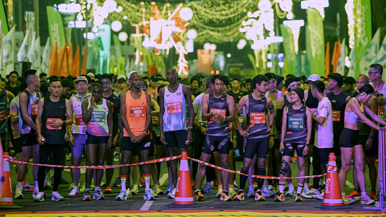 KUALA LUMPUR, 30 Ogos -- Para peserta acara kategori tumpuan 42 kilometer (km) Marathon Penuh sebelum memulakan larian pada Malaysia Marathon 2026 sempena sambutan Hari Kebangsaan ke-69 di perkarangan Pavilion Kuala Lumpur hari ini.  --fotoBERNAMA (2026) HAK CIPTA TERPELIHARA