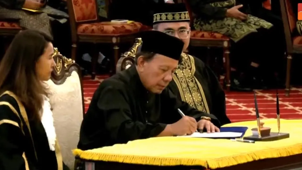 MB Negeri Sembilan Angkat Sumpah -- AWANI