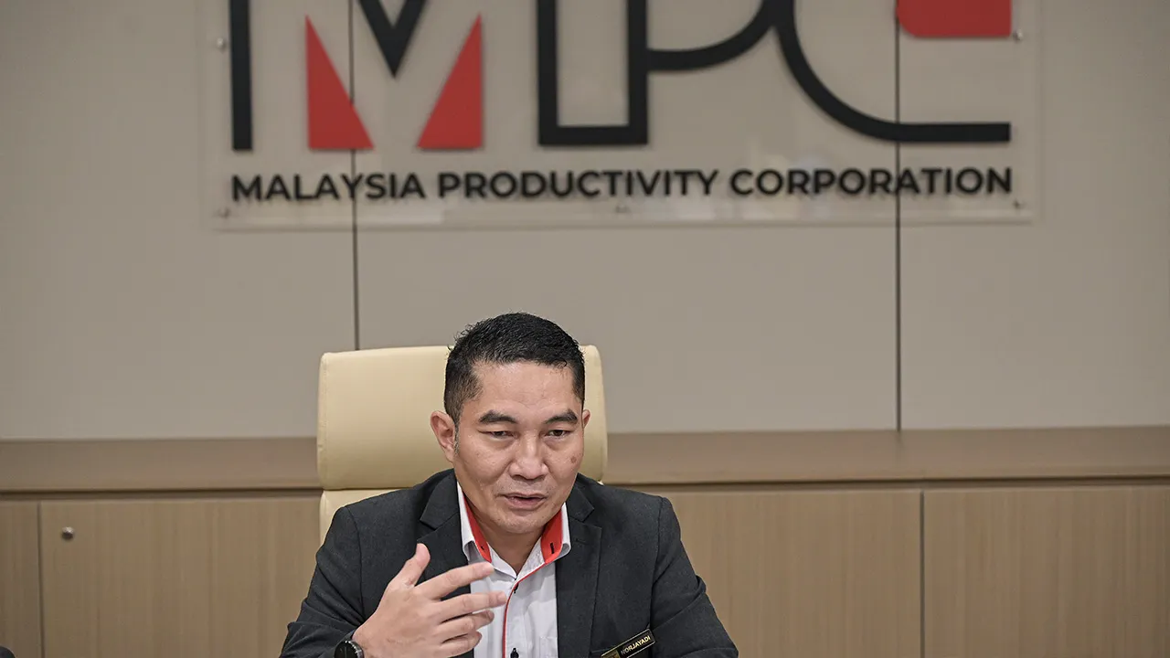 KUALA LUMPUR, 31 Julai -- Timbalan Ketua Pengarah Perbadanan Produktiviti Malaysia (MPC) Dr Mohamad Norjayadi Tamam ketika ditemu bual BERNAMA di Menara MATRADE baru-baru ini._BERNAMA