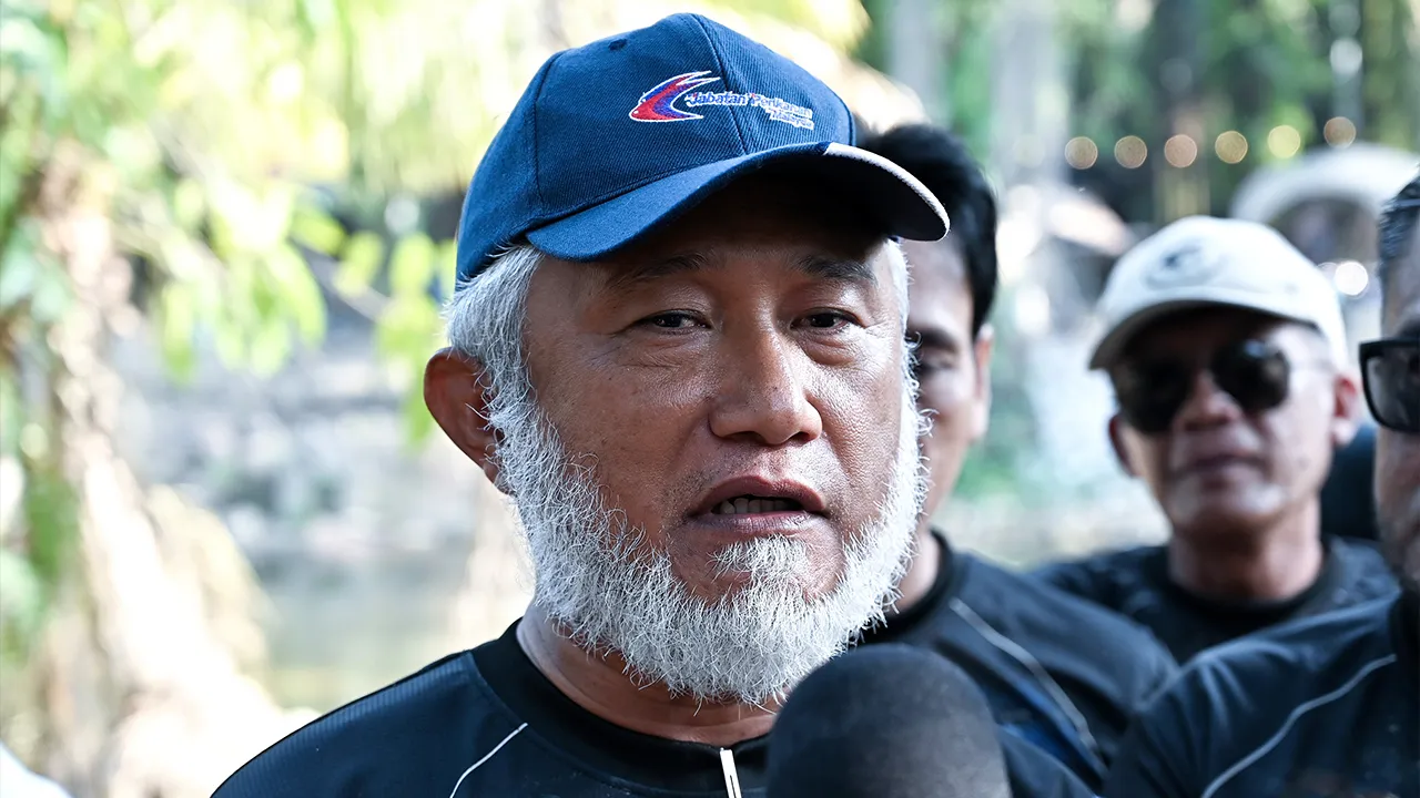 KAMPAR, 22 Ogos -- Pengarah Perikanan Perak Mohd Ghazali A. Manap bercakap kepada media ketika hadir pada Program "Randuk For Lampam Volume 5" di Sahom Valley Resort hari ini_BERNAMA