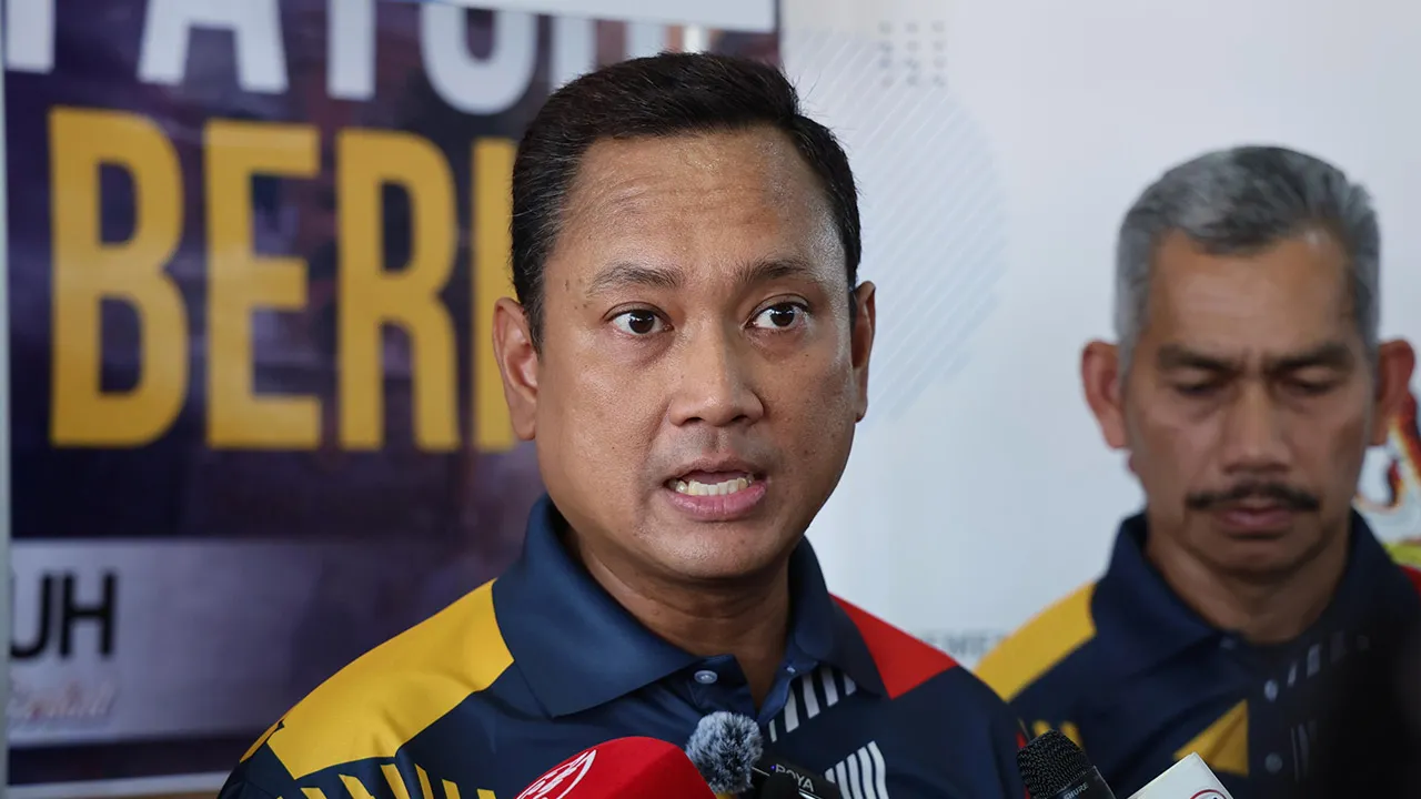 KUALA TERENGGANU, 23 Ogos - Pengarah Kementerian Perdagangan Dalam Negeri dan Kos Sara Hidup (KPDN) Terengganu, Mohd Musfi Lat (kiri) pada sidang media pada Program Pelancaran dan Advokasi Pasar PATUH dan Zon Pelancongan PATUH di Pasar Kedai Payang hari ini. Program Pasar PATUH 2026 di negeri ini bertujuan bagi meningkatkan kesedaran peniaga terhadap pematuhan perundangan dan amalan perniagaan yang baik khususnya di lokasi tumpuan pelancong. - fotoBERNAMA (2026) HAK CIPTA TERPELIHARA