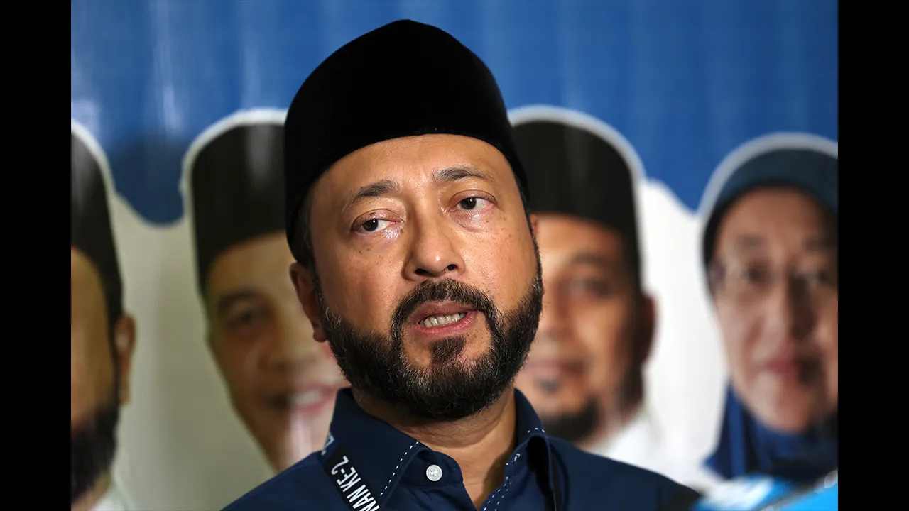 KUALA LUMPUR, 14 Jan -- Presiden Parti Pejuang Tanah Air (PEJUANG) Datuk Seri Mukhriz Mahathir ketika mengadakan sidang media selepas selesai Mesyuarat Agung Parti PEJUANG kali kedua di sebuah hotel di Seri Kembangan hari ini.