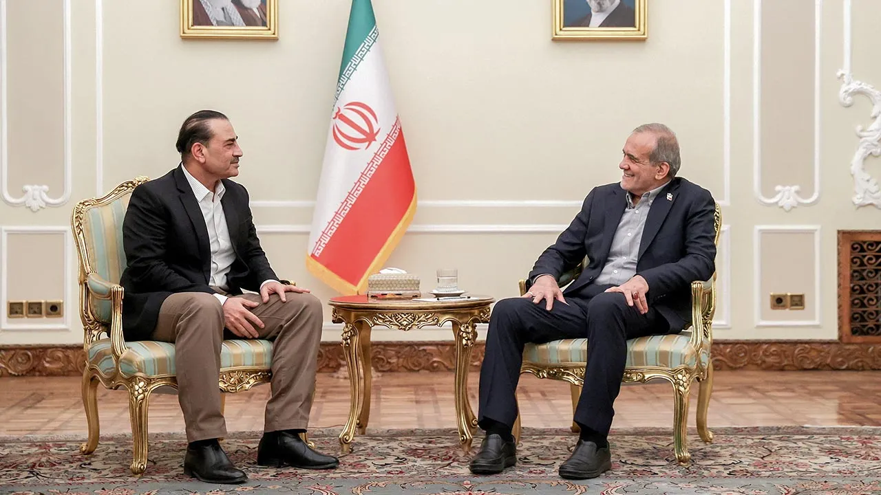 Iranian President Masoud Pezeshkian meets with chief of Defence Forces of Pakistan, Field Marshal Asim Munir, in Tehran, Iran, August 24, 2026. Iran's Presidential website/WANA (West Asia News Agency)/Handout via REUTERS 