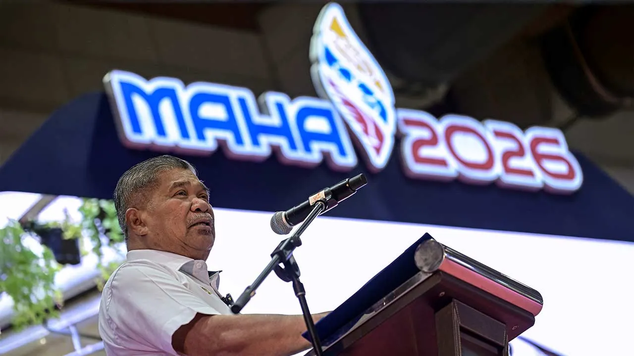 SERDANG, 28 Ogos -- Menteri Pertanian dan Keterjaminan Makanan Datuk Seri Mohamad Sabu berucap pada Majlis Pelancaran Kempen Kebun Di Rumah Sendiri (KENDIRI) sempena Pameran Pertanian, Hortikultur dan Agropelancongan Malaysia (MAHA) 2026 di Taman Ekspo Pertanian Malaysia (MAEPS) hari ini.  --fotoBERNAMA (2026) HAK CIPTA TERPELIHARA